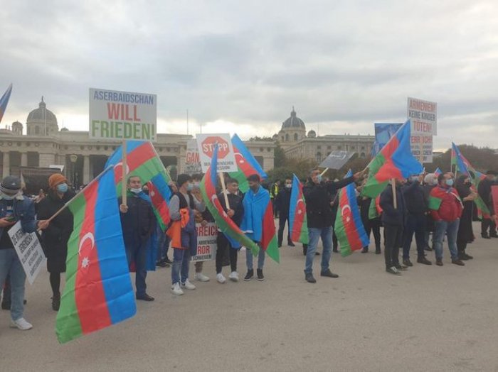 Protesta contra las atrocidades armenias en Viena -  FOTO  