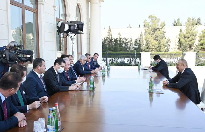   Le président Ilham Aliyev reçoit le président du parlement turc  