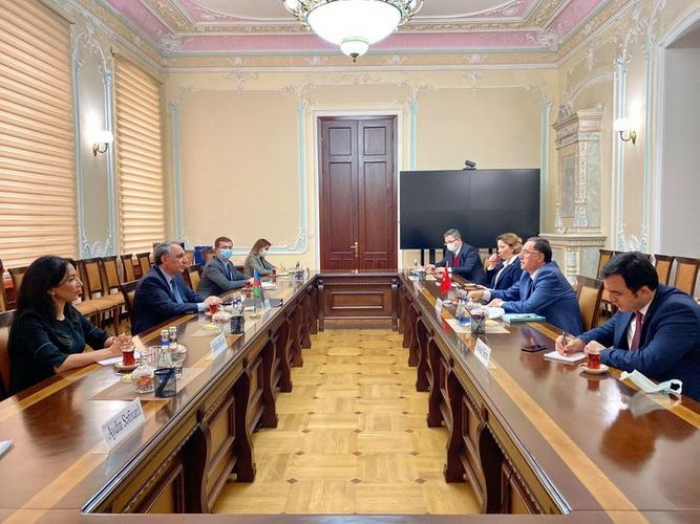 El Fiscal General de Azerbaiyán se reúne con el Presidente de la Asociación de Defensores del Pueblo de la OCI