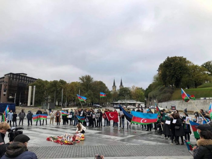 Protestan en Tallin por el terror armenio en Ganja