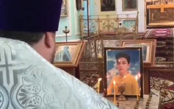   Hikmet Hajiyev comparte un video de ceremonia conmemorativa de Artur  