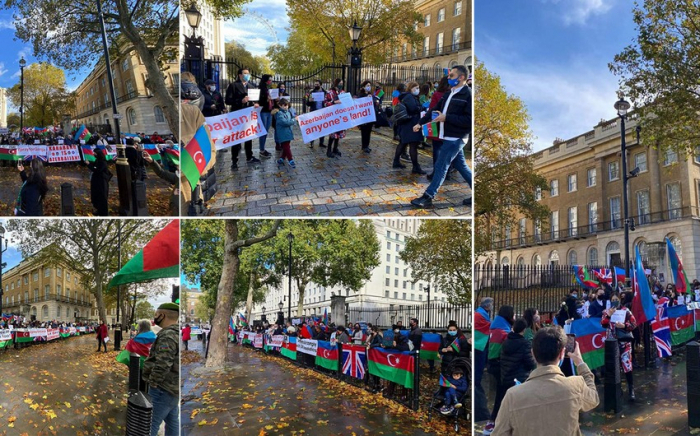 Aserbaidschaner in London organisierten Kundgebung gegen Terroranschlag Armeniens in Gandscha