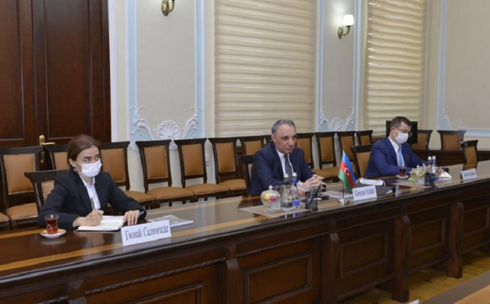  Kamran Aliyev traf sich mit dem usbekischen Botschafter 