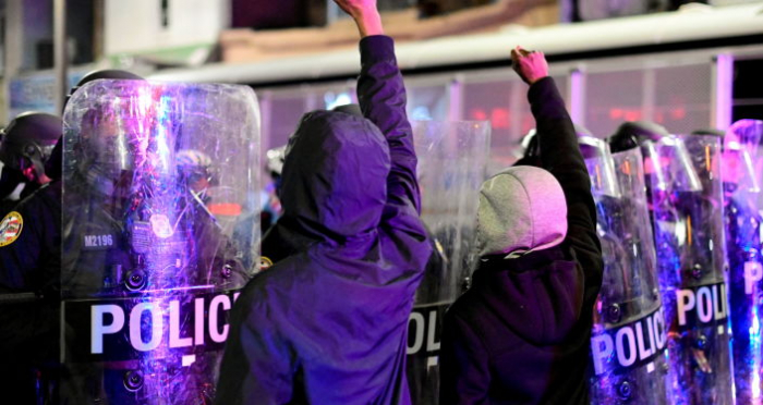   Zweite Protestnacht in Philadelphia nach tödlichen Polizeischüssen auf Afroamerikaner  
