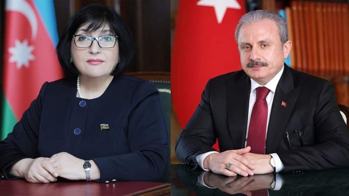   Sahiba Gafarova felicita a Mustafa Sentop  