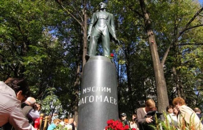 Se identifican los que insultaron el monumento de Magomayev -   la embajada  