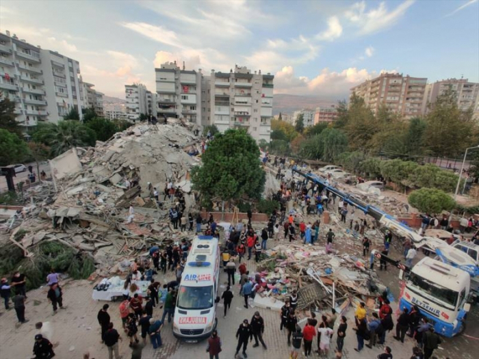İzmirdə yaralananların sayı 830 nəfəri keçdi