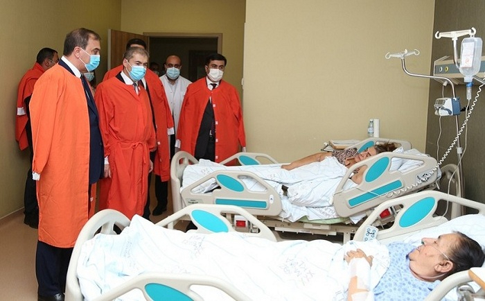 El cónsul general de Turquía visita a los civiles heridos en la ciudad de Ganyá