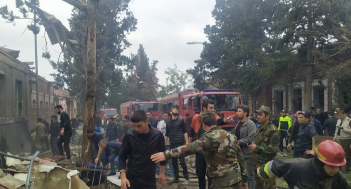   Ministerium für Notsituationen:  Zwei Menschen aus den Trümmern in Gandscha gerettet 