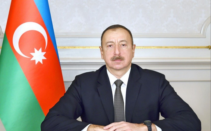   Präsident Ilham Aliyev gratuliert dem Kommandeur des 1. Armeekorps  