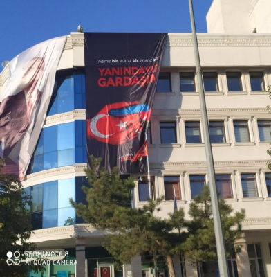 AKP Cümhuriyyət Günündə Azərbaycan bayrağını qaldırdı