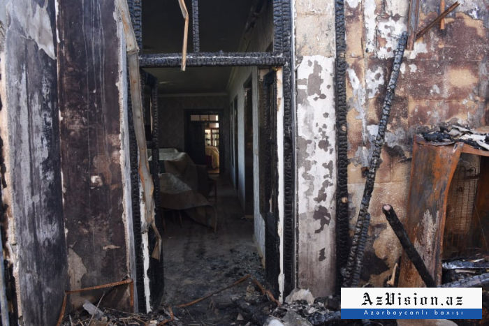  Von Armeniern abgefeuerte Granate setzte das Haus des Lehrers in Brand -  FOTOS  