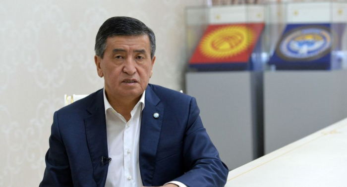  Qırğızıstan Prezidenti istefa verdi 