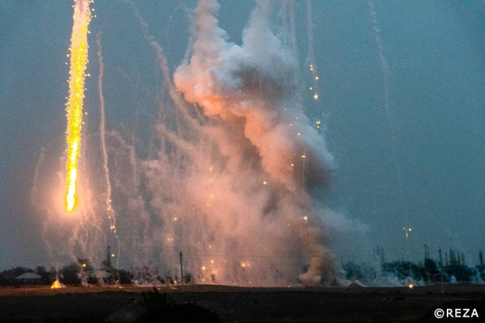  Photojournalist captures moments when white phosphorus shells exploded in Tartar 