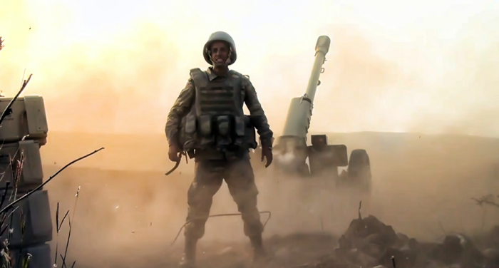   El valiente soldado azerbaiyano destruyendo al enemigo -   VIDEO    