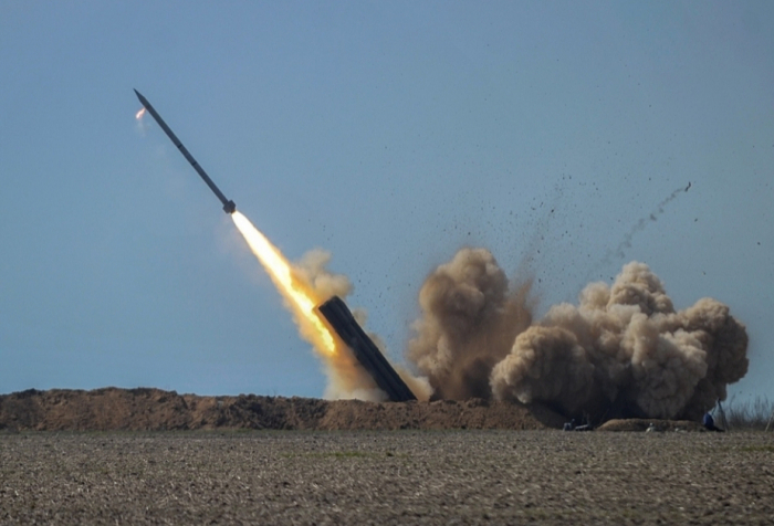  Armenien beschießt Fuzuli mit Smertsch-Raketensystem