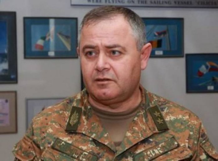 Un general armenio huye de Karabaj