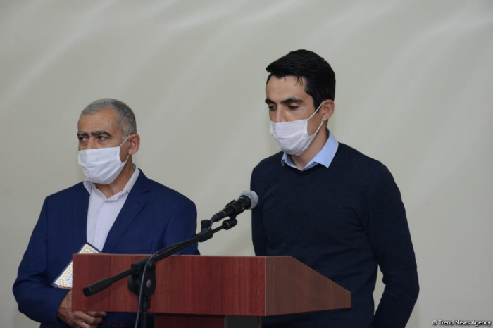  Gefangener armenischer Adventist betete in der Kirche in Baku -   FOTOS    