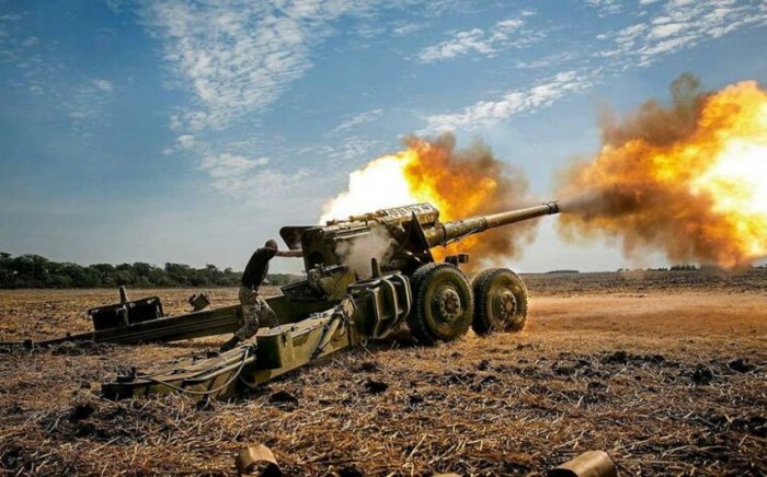   Esta noche se infligen fuertes golpes al enemigo  