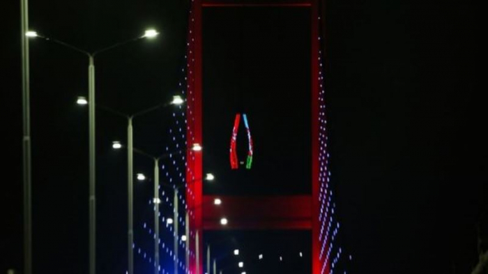 La Torre Chamlica se ilumina con bandera azerbaiyana -   FOTO  