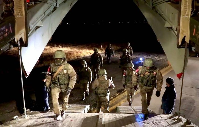  Neuf avions transportant des soldats de la paix russes partent pour le Haut-Karabagh 