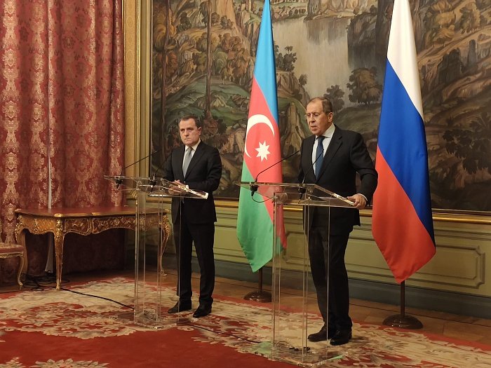   Jeyhun Bayramov mantiene conversaciones con Lavrov  