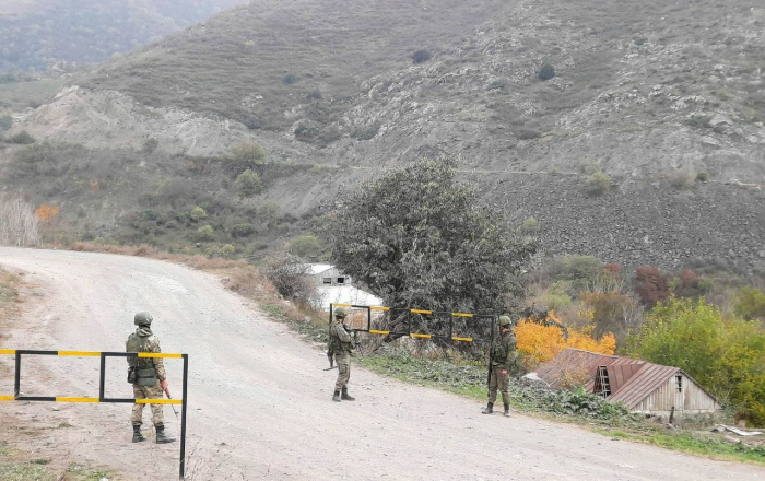   Karabagh: Les soldats de la paix russes ont pris le contrôle du couloir de Latchine