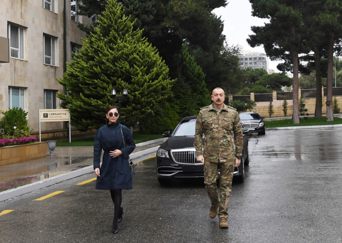   Aserbaidschanischer Präsident und First Lady treffen sich mit Soldaten, die sich in Behandlung befinden  