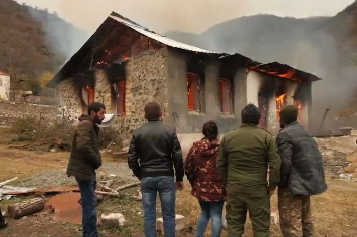  Les Arméniens quittant Kelbedjer incendient des maisons, démolissent des magasins et des sous-stations électriques -  VIDEO, Mise à jour