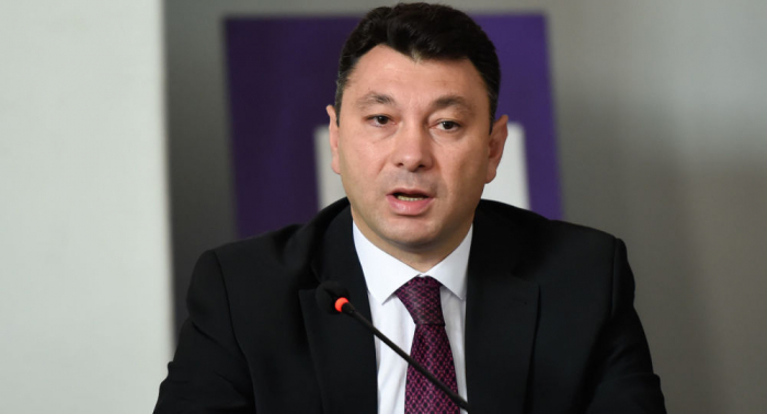  "El pueblo enviará al gobierno pashiniano al basurero de la historia"-  Sharmazanov  