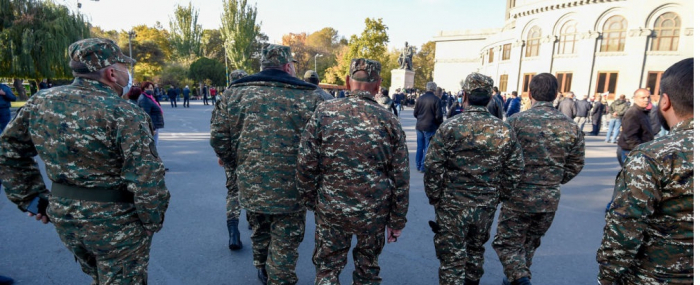  Armenian servicemen join anti-government protests in Yerevan 