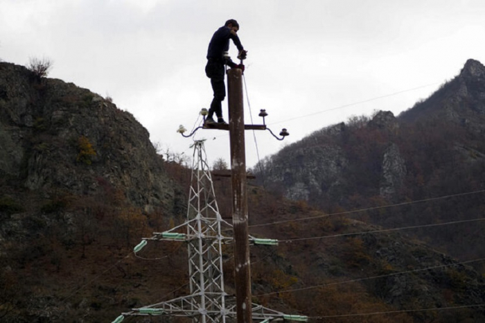   Armenier zerstören auch Lichtmasten in Kalbadschar   - FOTO    