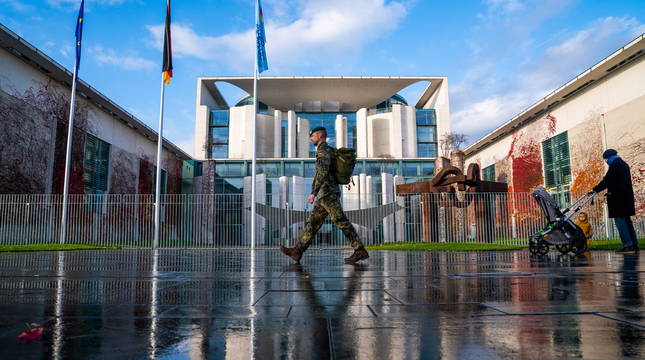 Alemania planea endurecer las restricciones para contener la pandemia