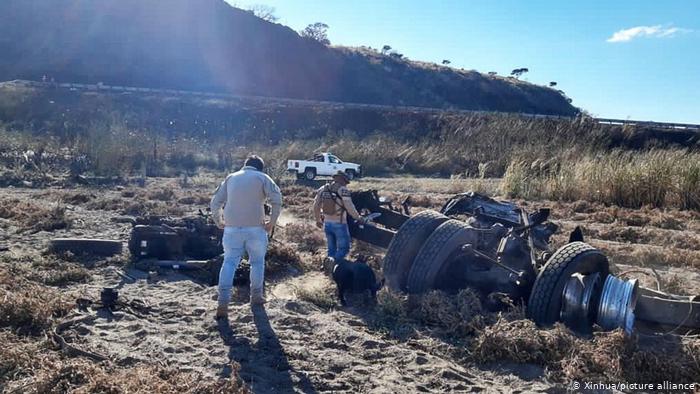 Suben a 14 los muertos por explosión de camión cisterna de gas en México