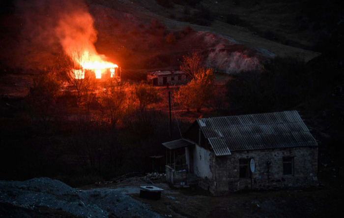   الأرمن يحرقون منازل في أغدام أيضا -   فيديو    