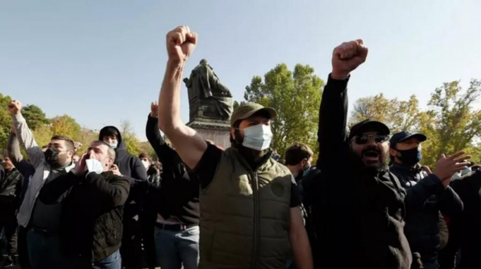  Des Arméniens manifestent à nouveau contre le pouvoir 