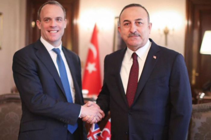 Cavusoglu a discuté du Karabagh avec son homologue britannique