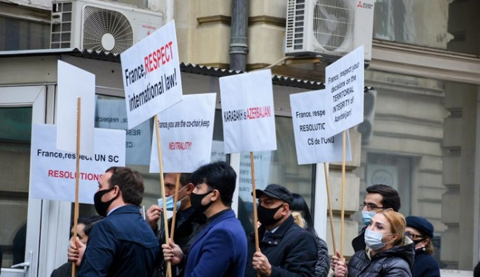   Vor der französischen Botschaft wurde ein Streikposten abgehalten -   FOTO    