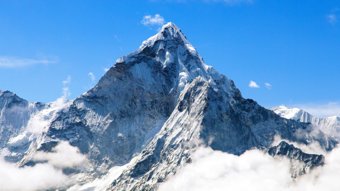 Researchers find microplastics on top of world at Everest