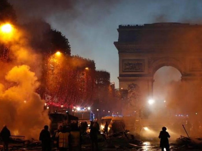  Protestas masivas empiezan de nuevo en Francia -  VIDEO  