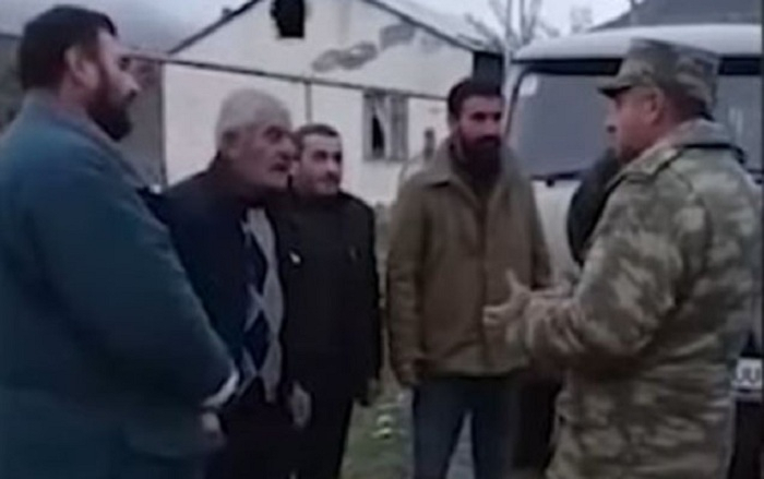 Azerbaijani servicemen help Armenians to move belongings from Aghdam - VIDEO