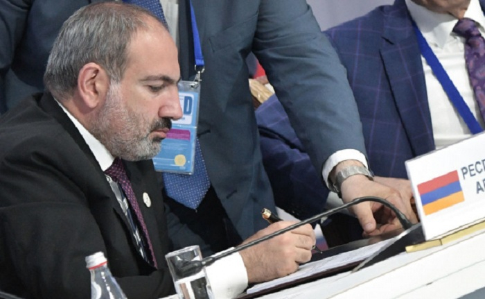 Dos viceministros más despedidos en Armenia