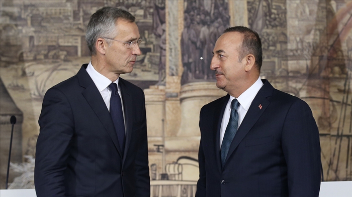   Çavuşoğlu y el secretario general de la OTAN discuten sobre Karabaj  