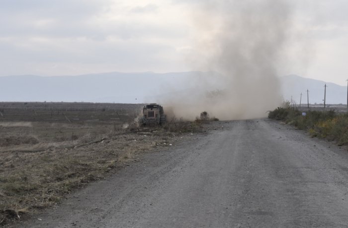  La carretera a Aghdam se limpian de minas -  FOTOS  