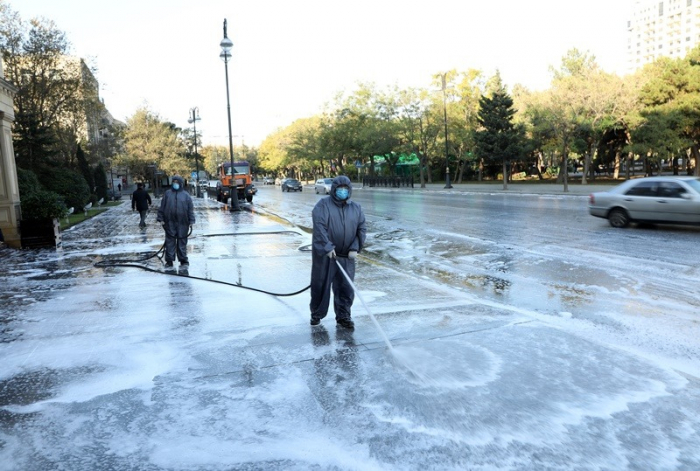 Las calles de Bakú vuelven a ser desinfectadas