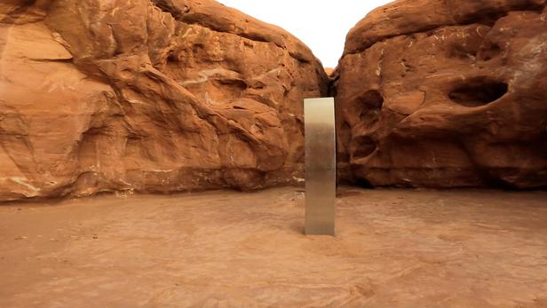US: le mystérieux monolithe de métal retrouvé en plein désert a disparu