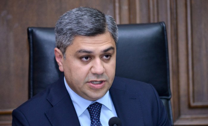    “Siyasi böhran ölkə dağılanadək davam edəcək” -    Artur Vanetsyan      