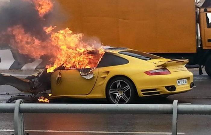 Bakıda “Porsche” yanıb  
