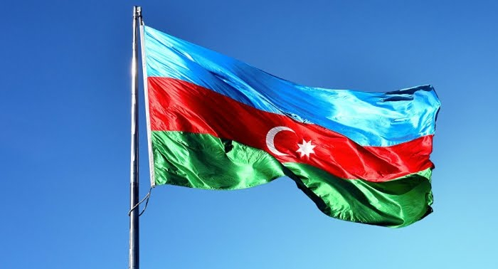     اليوم  هو يوم العلم الوطني في أذربيجان    