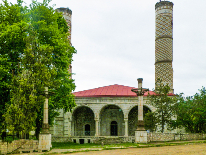  Schuscha-Moschee mit Strom versorgt -  VIDEO  